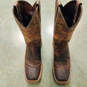 Nocona Ladies 9.5B boots